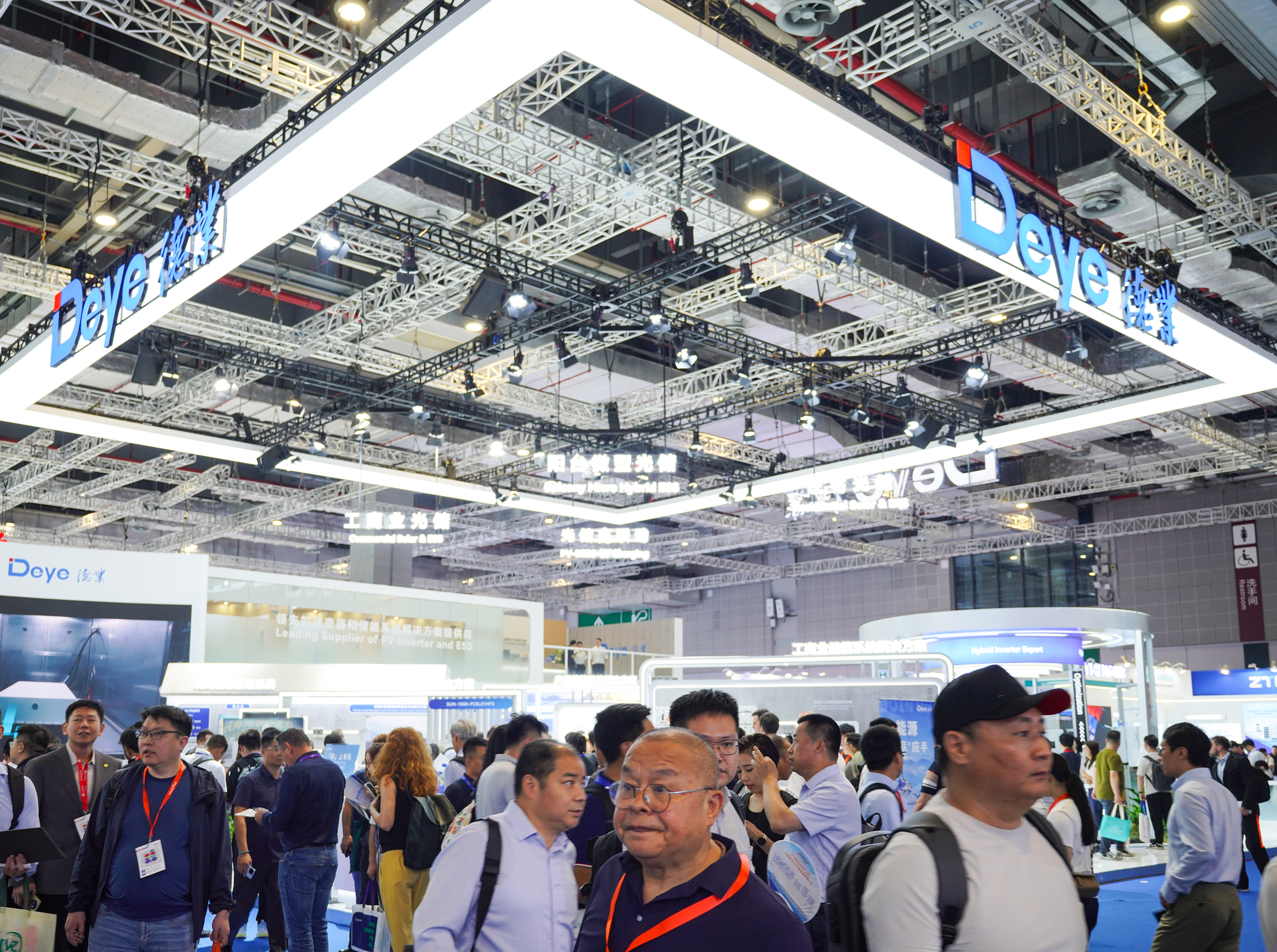 Deye tỏa sáng tại SNEC 2025 với các giải pháp lưu trữ & năng lượng mặt trời tiên tiến